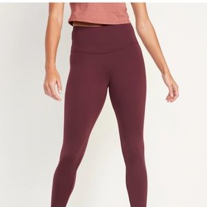 Old Navy High Rise Go Dry Leggings in Burgundy